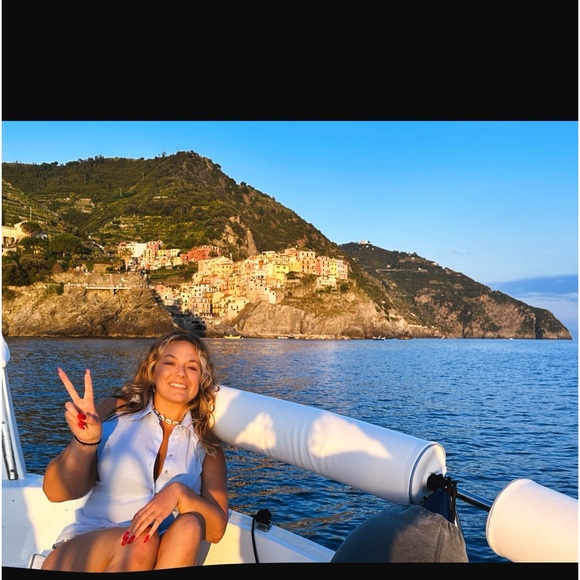 Meet your Posher, Bri - Picture 1 of 2